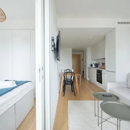 Cool-cozy-modern-free Parking 아파트 *